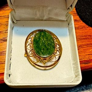 Stunning Jade and gold vintage pendant. Comes it it's own box